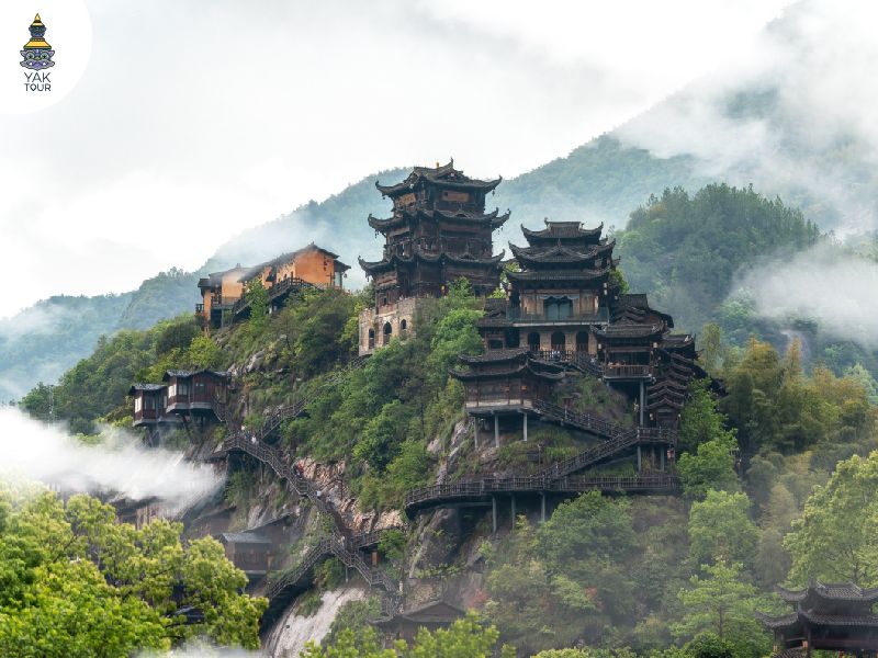 หุบเขาเทวดาวั้งเซียนกู่ ท่ามกลางสายหมอก