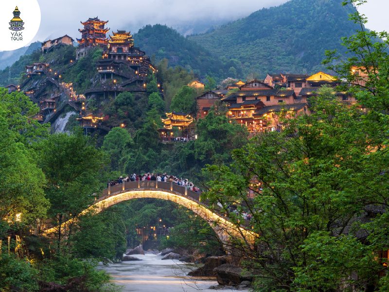 หุบเขาเทวดาวั้งเซียนกู่ และสะพานไม้โบราณ