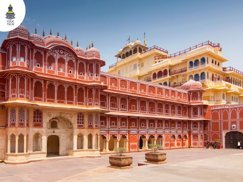 ซิตี้ พาเลซ เมืองชัยปุระ พระราชวังหลวงอินเดีย งานสถาปัตยกรรมและจิตรกรรมงดงาม