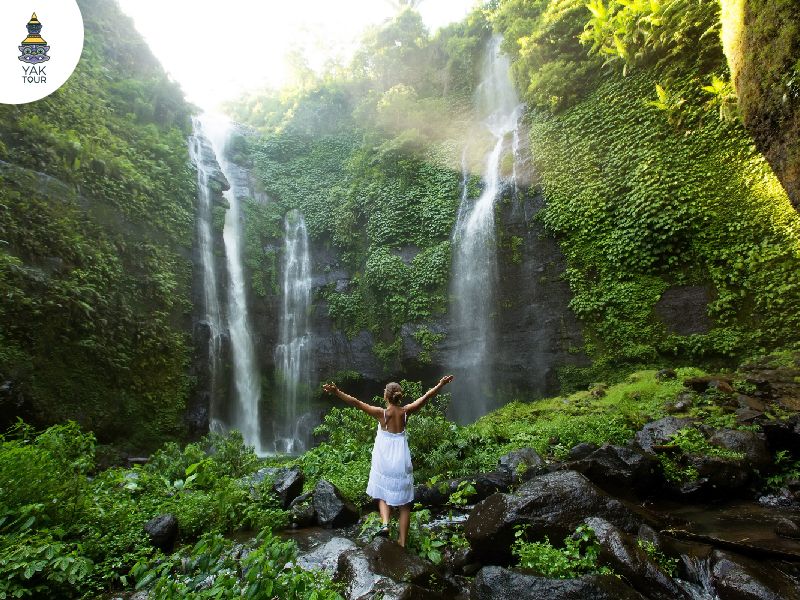น้ำตกเซกุมปุล บาหลี น้ำตกหลายสายกลางป่าธรรมชา