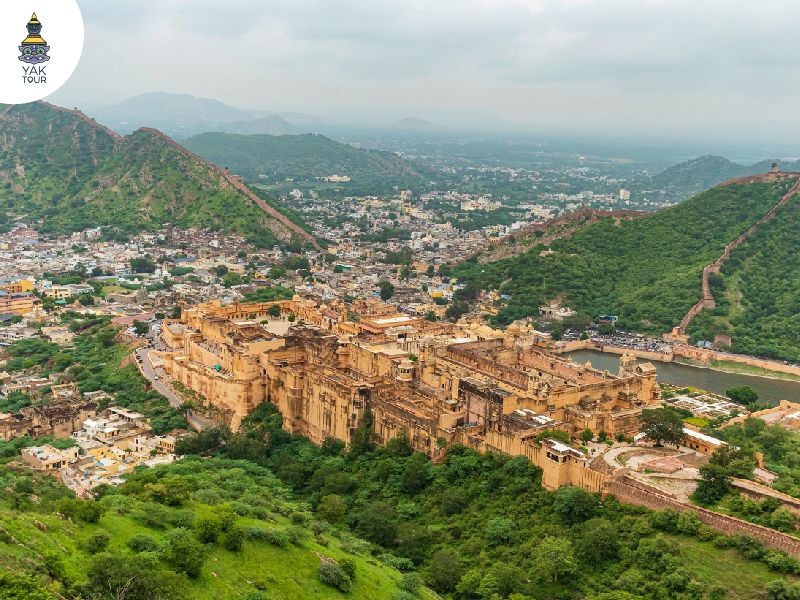 ป้อมแอมเบอร์ เมืองชัยปุระ ป้อมปราการบนเขา วิวทะเลสาบเมาตา