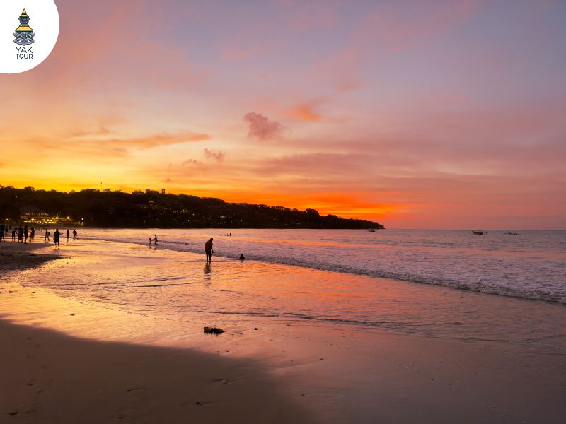 ชายหาดจิมบารัน บาหลี ดินเนอร์ซีฟู้ดริมทะเลยามเย็น