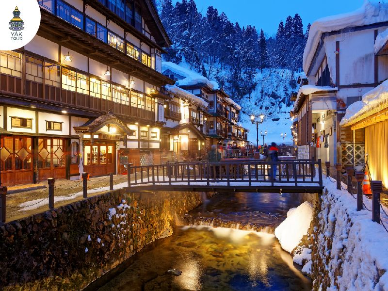 หมู่บ้านกินซันออนเซ็น ปกคลุมด้วยหิมะในหน้าหนาว