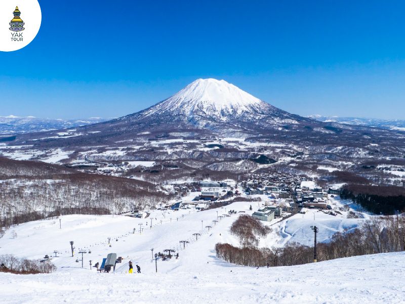 ลานหิมะนุ่มฟูแบบ Powder Snow พร้อมวิวภูเขาไฟฟูจิ ที่นิเซโกะฮอกไกโด