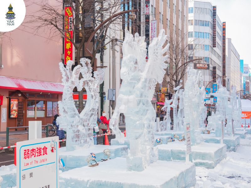 ประติมากรรมหิมะแกะสลักขนาดใหญ่ในงานเทศกาลหิมะซัปโปโร 2026 (Sapporo Snow Festival)