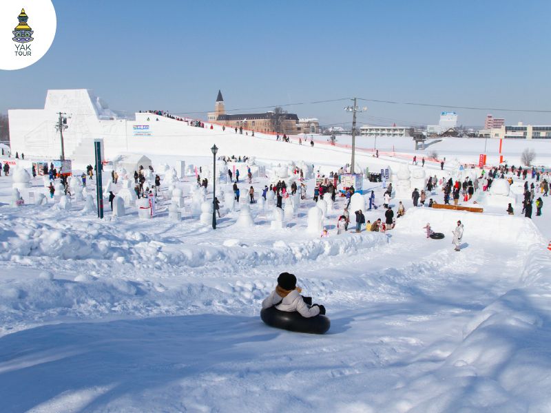 การจัดแสดงประติมากรรมน้ำแข็งที่ยิ่งใหญ่ในงานเทศกาลหิมะอาซาฮิคาวะ ฮอกไกโด