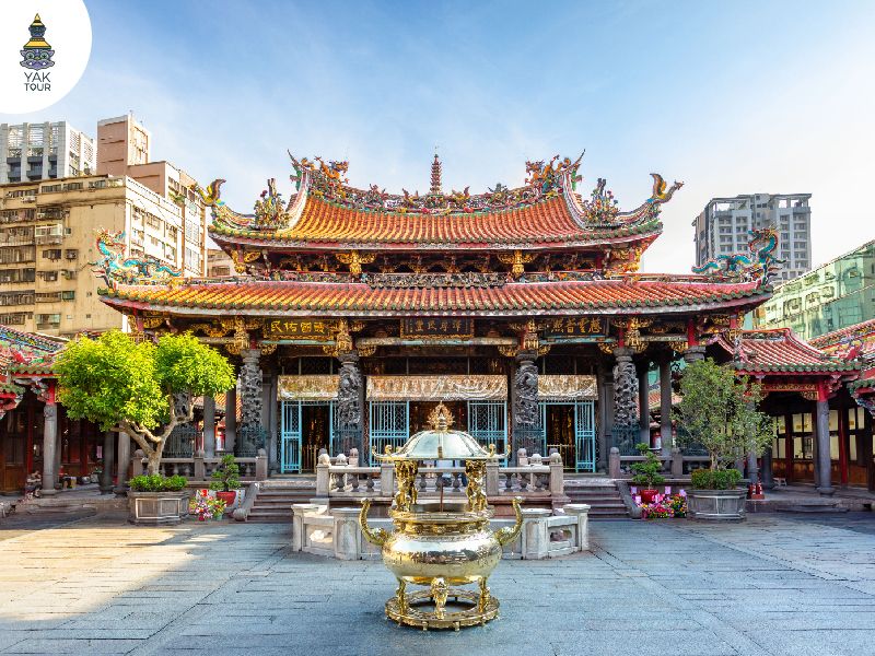 วัดหลงซาน ไทเป ไต้หวัน สถาปัตยกรรมจีนโบราณ ศาลเจ้าและองค์เทพในวัด