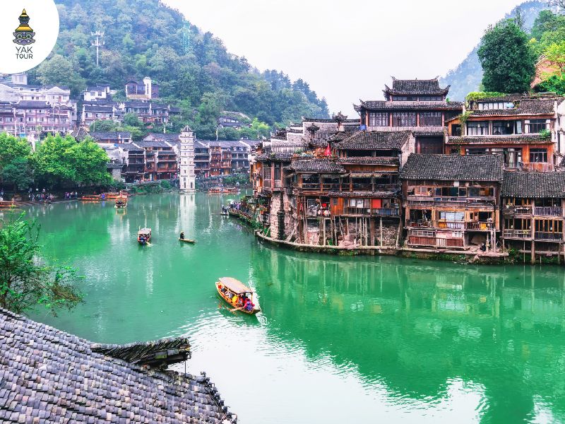 เมืองโบราณเฟิ่งหวง บ้านไม้ริมแม่น้ำถัวเจียง บรรยากาศเมืองเก่าจีนโบราณ