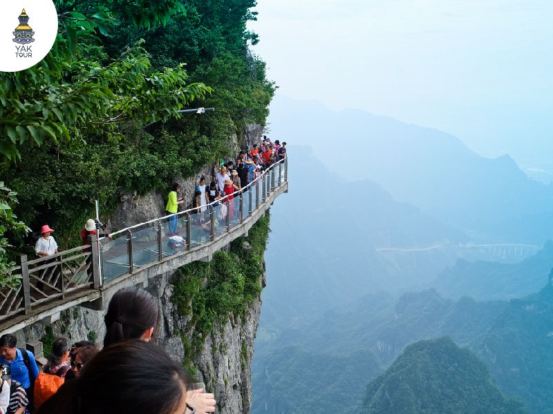 ระเบียงกระจกผันหลงหยา ทางเดินกระจกใสริมหน้าผา เขาเทียนเหมินซาน