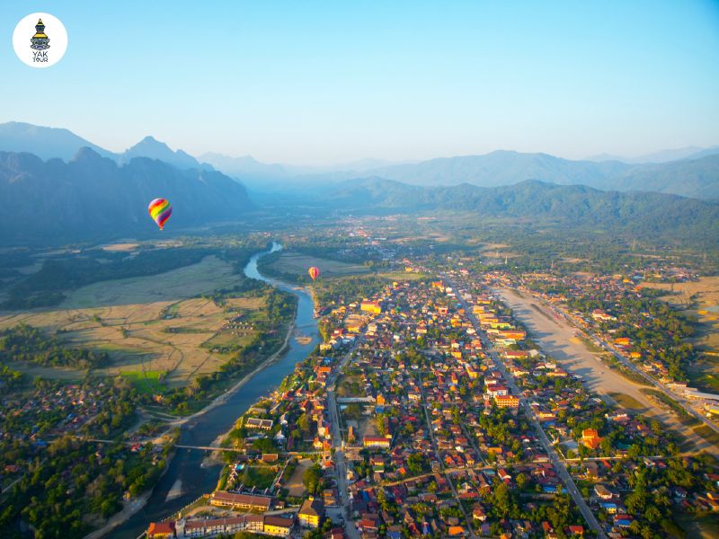 เที่ยวลาวเดือนเมษายน อากาศเย็นสบาย ธรรมชาติสวยงาม