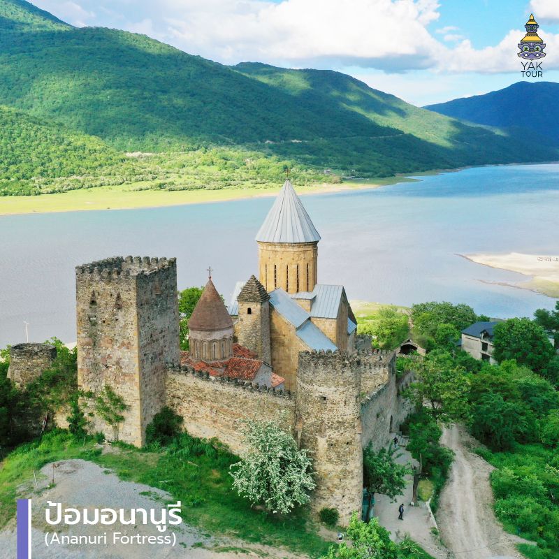 ทัศนียภาพป้อมอนานูรี ป้อมปราการหินโบราณที่มีกำแพงล้อมรอบริมอ่างเก็บน้ำซินวาลีสีฟ้าสวยสะดุดตา