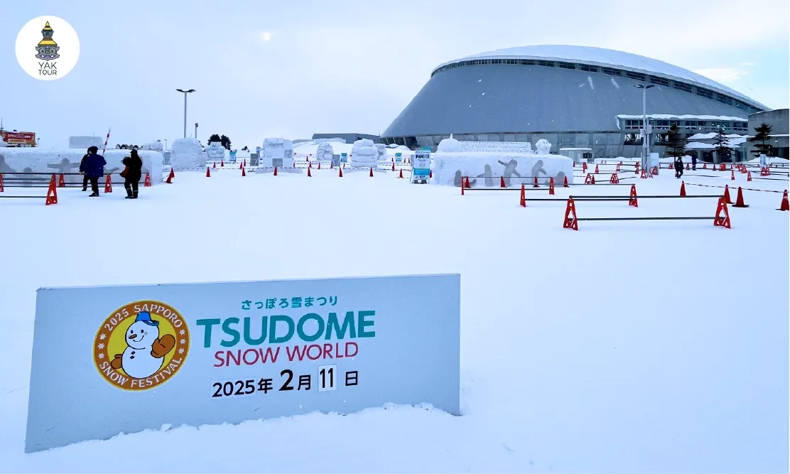 ป้ายทางเข้า Tsudome Snow World และ Sapporo Community Dome