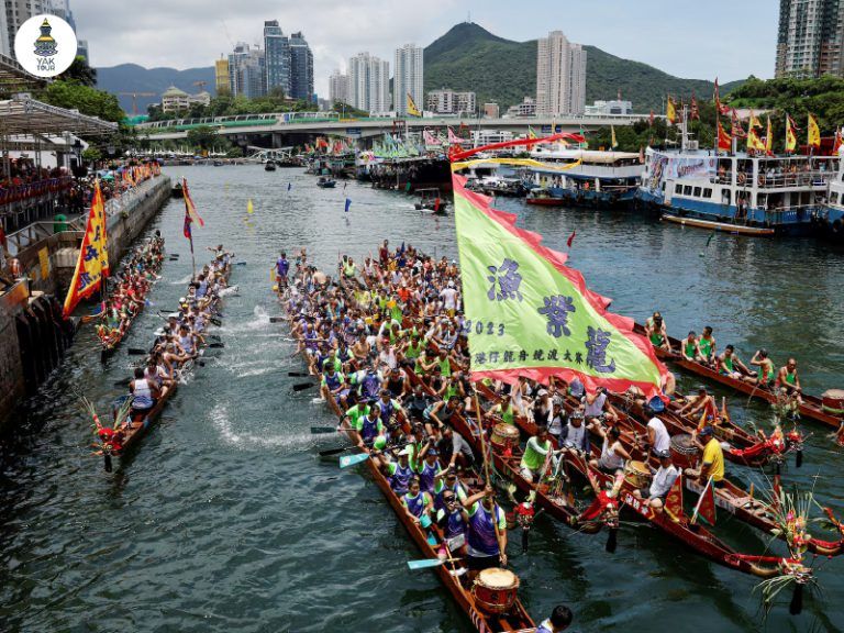 เทศกาลเรือมังกร การแข่งขันเรือมังกรริมแม่น้ำ ประเทศจีน