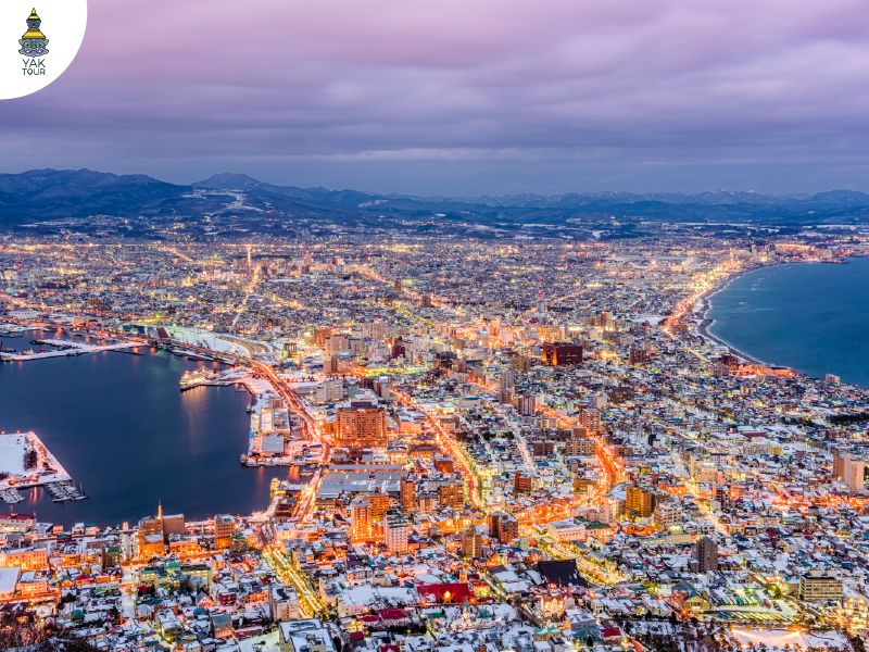 จุดชมวิวภูเขาฮาโกดาเตะ ฮอกไกโด หนึ่งในวิวกลางคืนที่สวยที่สุดในญี่ปุ่น มองเห็นเมืองและทะเลแบบพาโนรามา