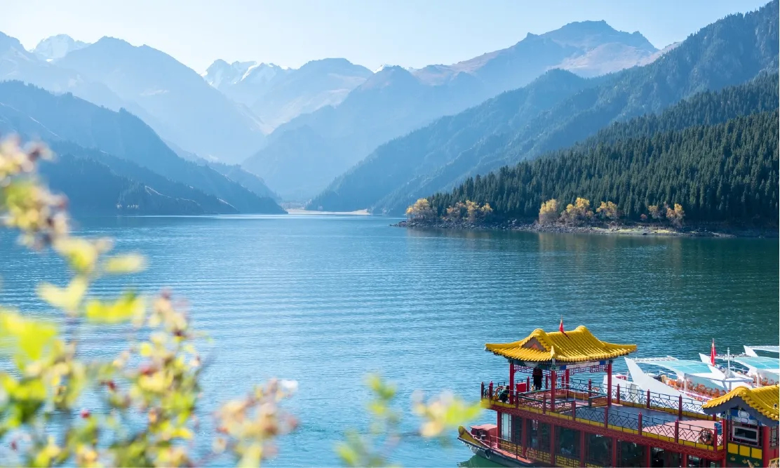 จุดเช็กอินยอดนิยมอันดับต้นๆ ของซินเจียง ทะเลสาบเทียนฉือ (Tianchi Lake) แห่งเทือกเขาเทียนซาน