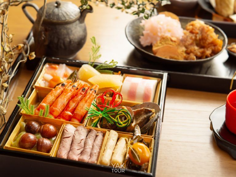 ชุดอาหารมงคล Osechi Ryori และโซบะคืนสิ้นปี Toshikoshi Soba อาหารดั้งเดิมปีใหม่ญี่ปุ่น