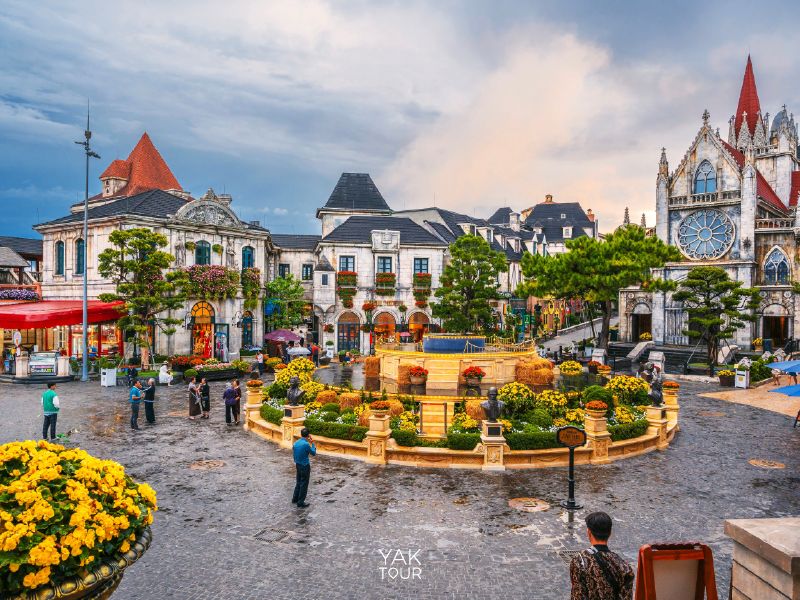 .บรรยากาศหมู่บ้านฝรั่งเศสบนบานาฮิลล์ ไฮไลต์สุดฮิตแห่งเมืองดานังที่เต็มไปด้วยสถาปัตยกรรมยุโรปโบราณและสวนดอกไม้สวยสะพรั่ง