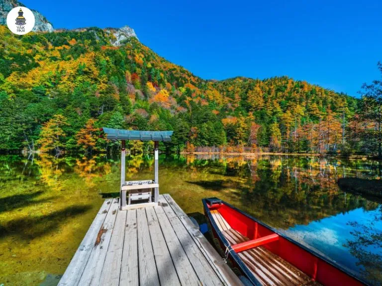 วิวบึงเมียวจิน (Myojin Pond) บรรยากาศเงียบสงบในเขตศาลเจ้าโฮทากะ