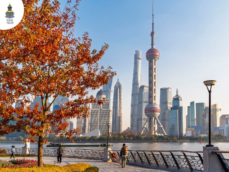 วิวริมแม่น้ำ และหอไข่มุกที่ The Bund ในฤดูใบไม้ร่วง