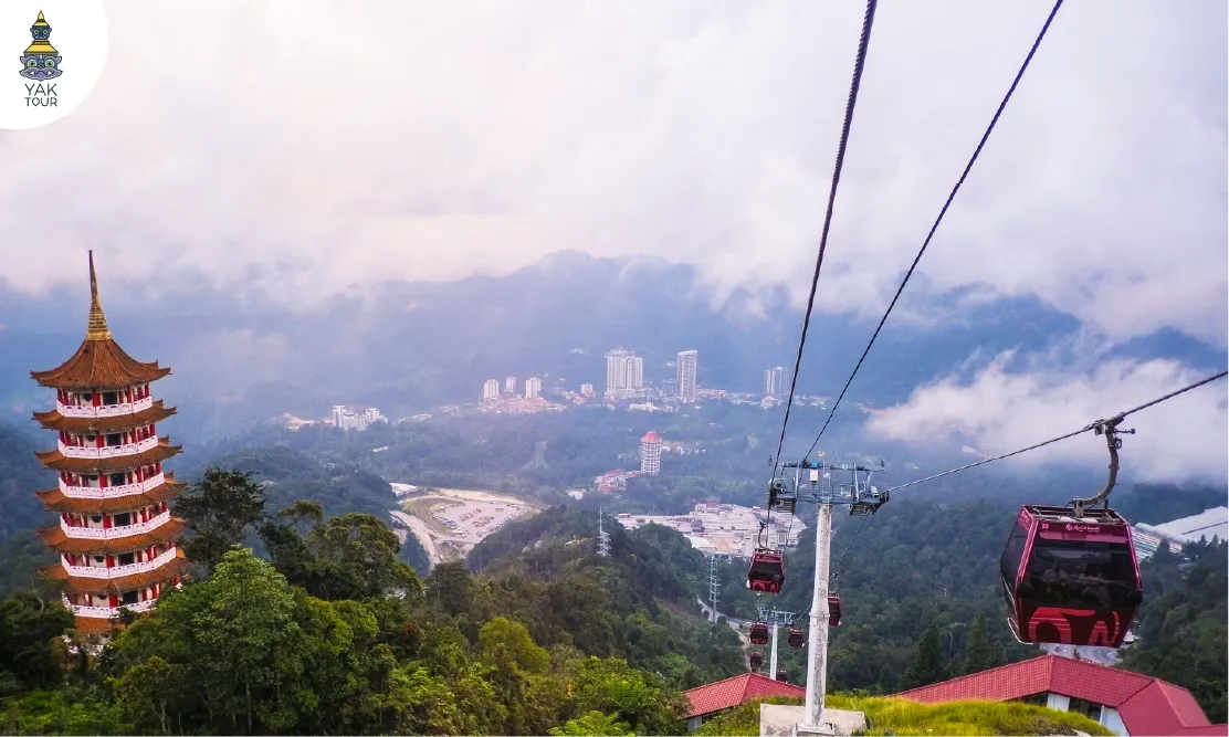 กระเช้าลอยฟ้า Awana SkyWay ท่ามกลางสายหมอกบนยอดเขาเก็นติ้ง ไฮแลนด์