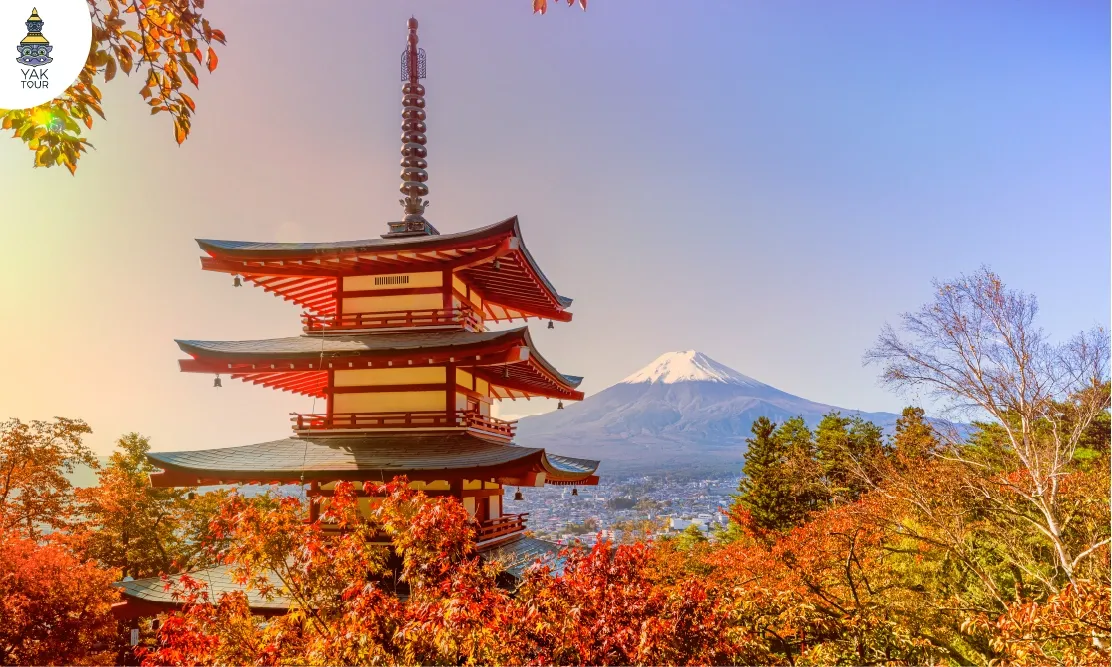 วิวเจดีย์ชูเรโตคู่กับภูเขาไฟฟูจิที่คาวากุจิโกะช่วงใบไม้เปลี่ยนสี