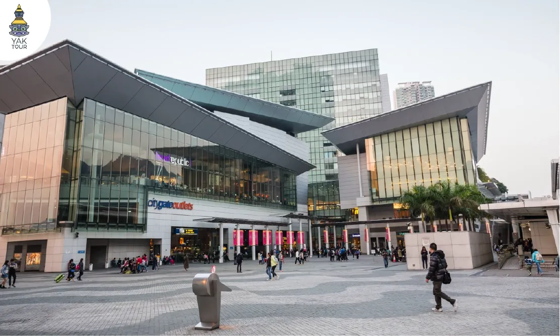 หน้าห้าง Citygate Outlets ขนาดใหญ่พร้อมป้ายแบรนด์ดังลดราคาสุดคุ้ม ย่านตุงชุง