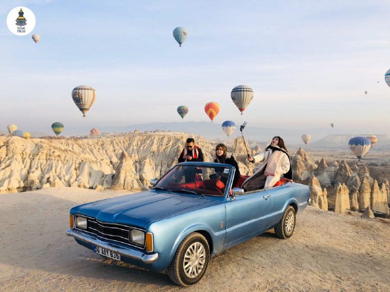 กิจกรรมนั่งรถคลาสสิคเปิดประทุน ถ่ายรูปคู่กับวิวบอลลูนยักษ์สำหรับสายคอนเทนต์