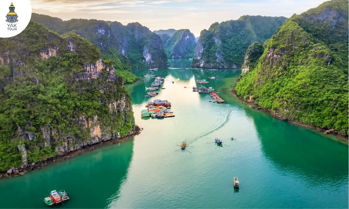 วิถีชีวิตสโลว์ไลฟ์ท่ามกลางบ้านลอยน้ำสีสันสดใสในหมู่บ้านกื่อาวาน(Cua Van)