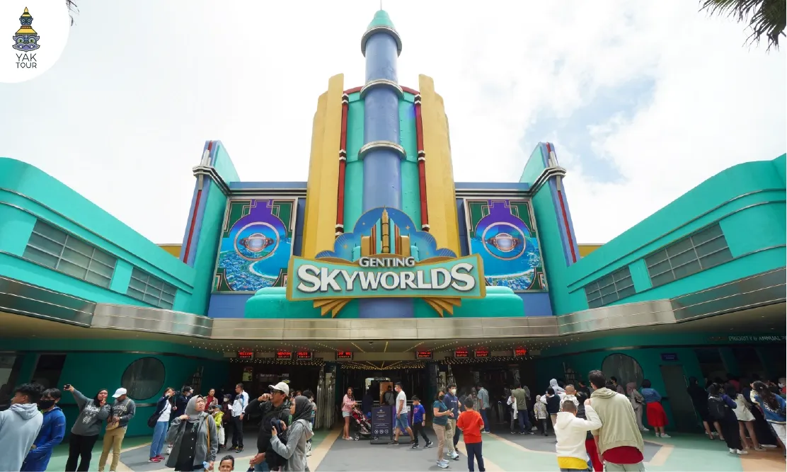 บรรยากาศบริเวณหน้าทางเข้าสวนสนุกกลางแจ้ง เก็นติ้ง สกายเวิลด์