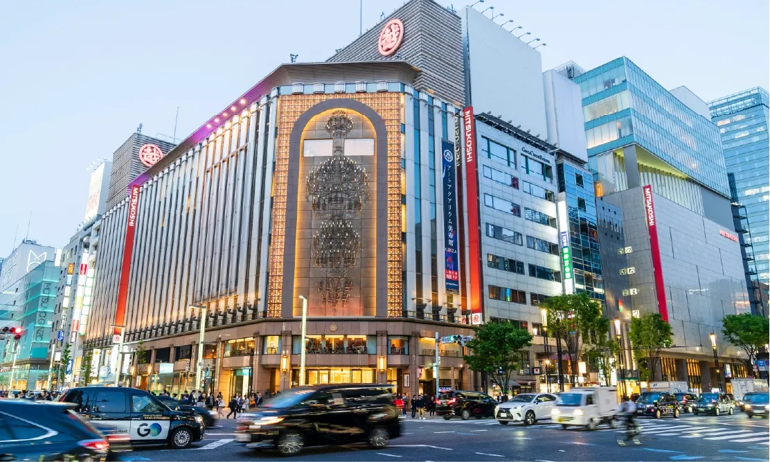 ย่านช้อปปิ้งแบรนด์เนมหรูหราและคาเฟ่เก๋ในย่านกินซ่า