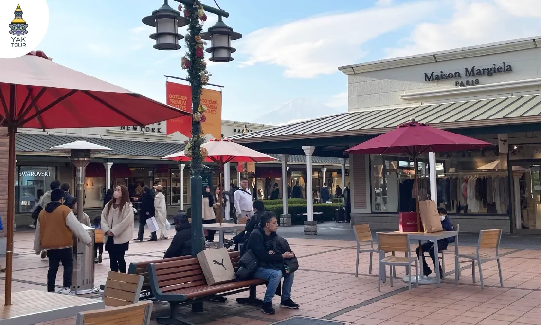 ช้อปปิ้งพร้อมชมวิวภูเขาไฟฟูจิที่ Gotemba Premium Outlets ที่เที่ยวฮาโกเน่ใกล้เคียง