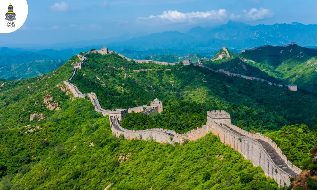 ทัศนียภาพสถาปัตยกรรมโบราณกำแพงเมืองจีน ด่านมู่เถียนยวี่ ประเทศจีน