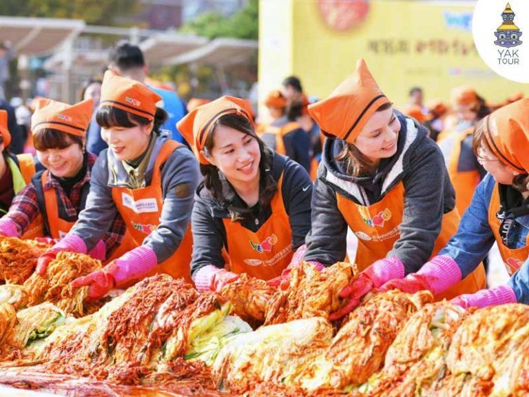 บรรยากาศเทศกาลกิมจิที่ควางจู เป็นการรวมตัวทำกิมจิสูตรดั้งเดิมประจำชาติเกาหลี