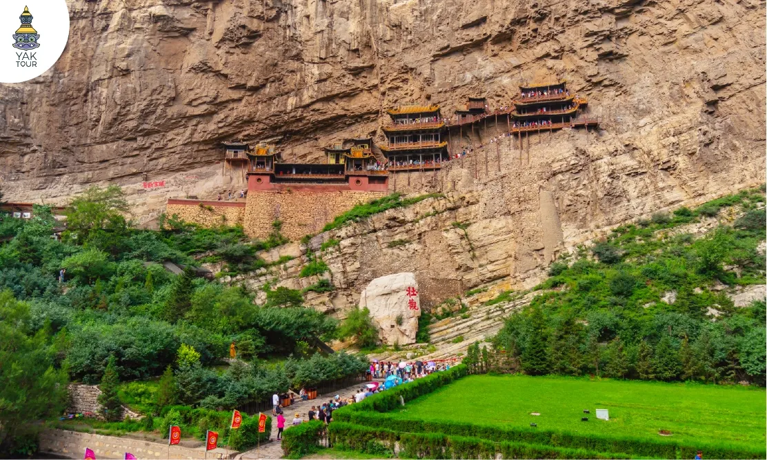 สถาปัตยกรรมวัดไม้โบราณที่สร้างติดริมหน้าผาสูงชันที่วัดแขวนลอยฟ้าเสวียนคง