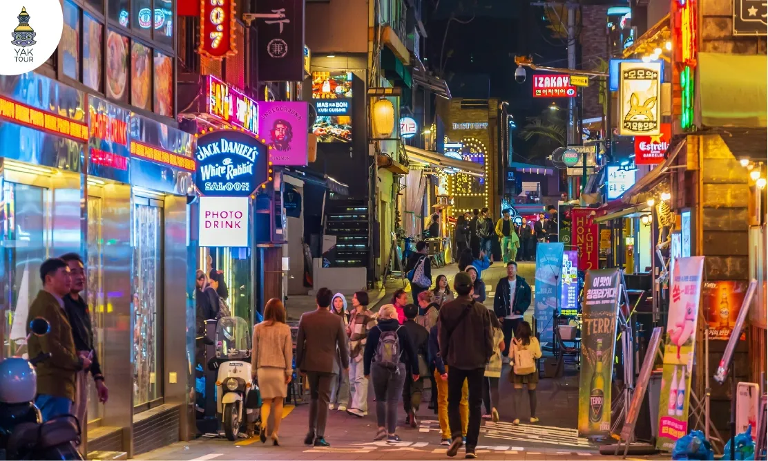 สีสันยามค่ำคืนในย่านอิแทวอน แหล่งรวมร้านอาหาร คาเฟ่ และร้านดีไซเนอร์ชื่อดัง