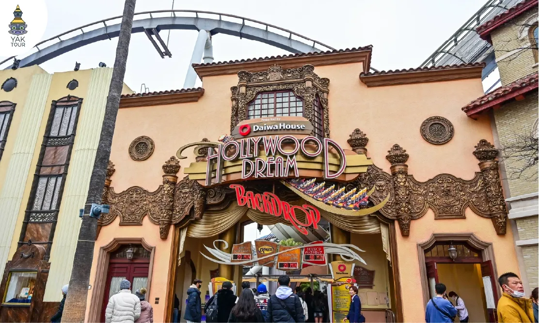 ทางเข้าเครื่องเล่น Hollywood Dream - The Ride ในโซน Hollywood