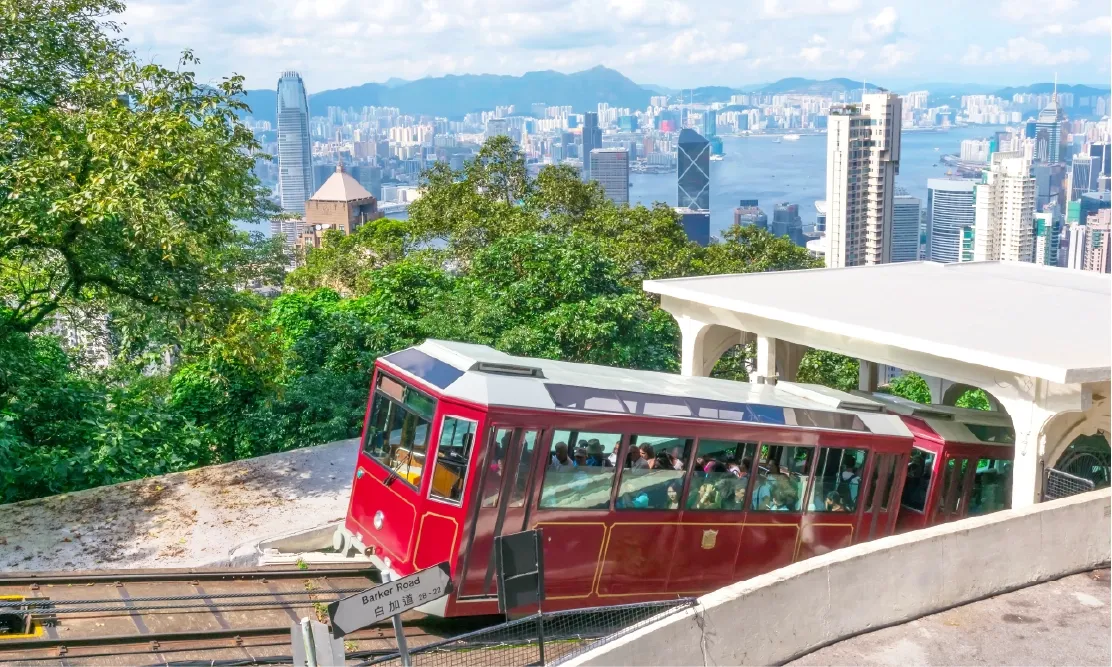 ฮ่องกงวิวอ่าววิคตอเรียจากยอดเขา The Peak ช่วงเย็นอากาศดี