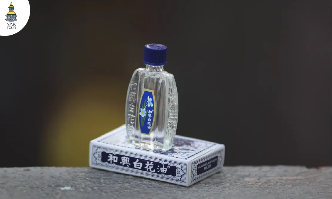น้ำมันดอกไม้ขาว (White Flower Oil) และยาอมเนียมจื่ออำ (Nin Jiom)