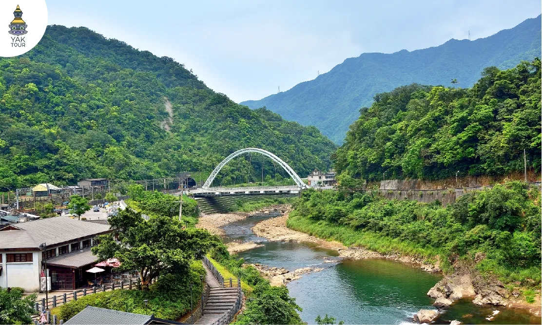 วิวสะพานข้ามแม่น้ำจี่หลง จุดเช็คอินยอดฮิตใกล้หมู่บ้านโหวต้ง