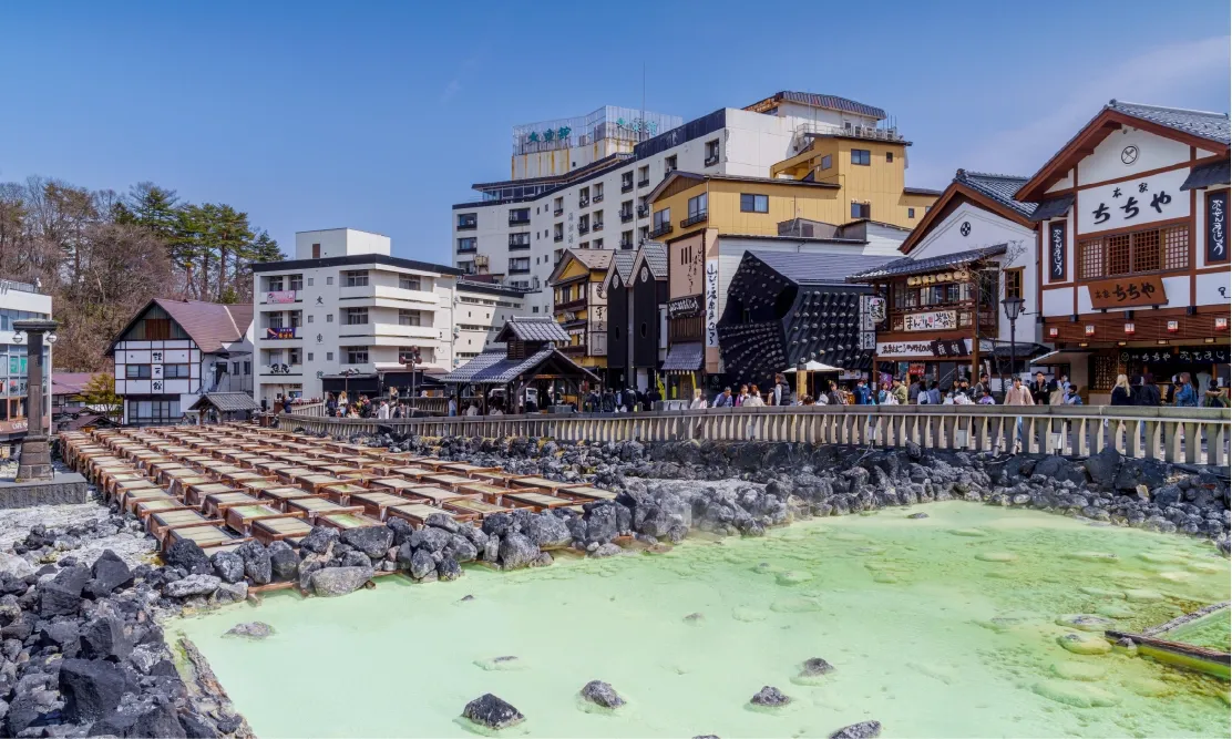 ยูบาทาเกะ (Yubatake) แหล่งน้ำพุร้อนใจกลางเมืองคุซัตสึ ออนเซ็น