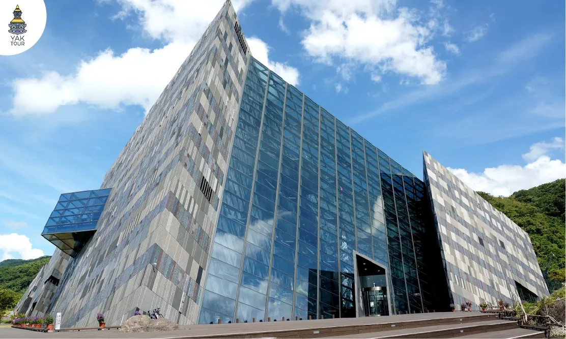 สถาปัตยกรรมอาคารทรงสามเหลี่ยมลาดเอียงที่เป็นเอกลักษณ์ของพิพิธภัณฑ์หลานหยาง