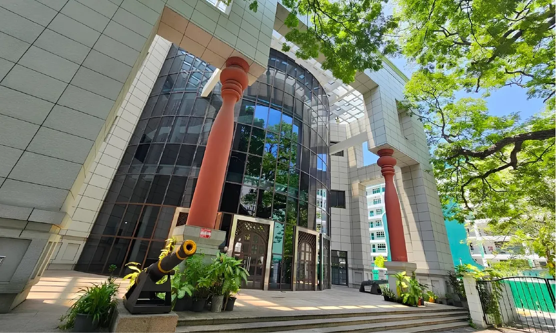 หน้าอาคารพิพิธภัณฑ์สถานแห่งชาติมัลดีฟส์ (Maldives National Museum) แหล่งเรียนรู้ประวัติศาสตร์ในเมืองมาเล่