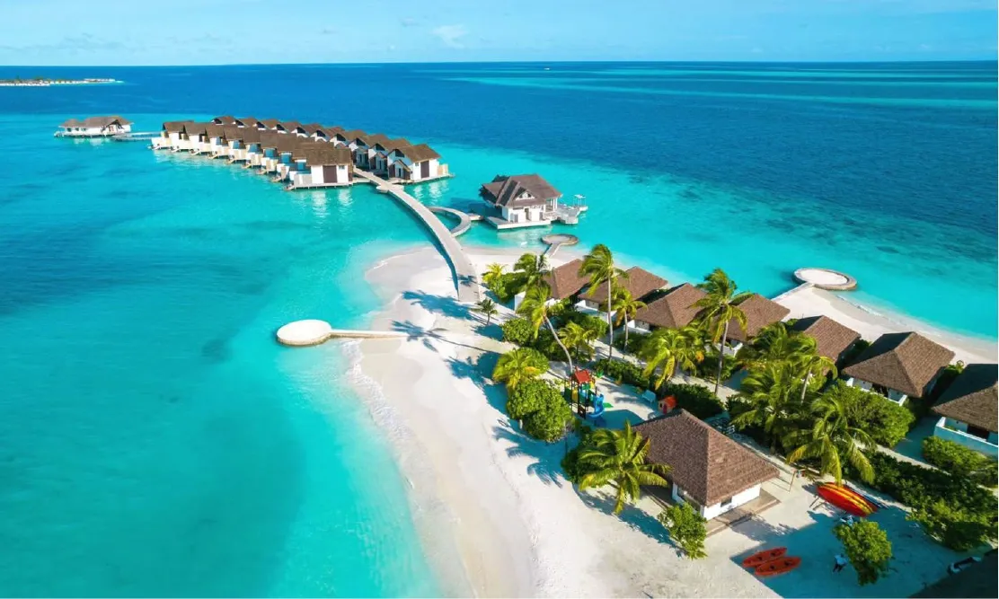 วิวรีสอร์ทกลางน้ำที่เกาะมีมู (Meemu Atoll) หาดทรายขาวและน้ำทะเลสีฟ้าใสจุดชมโลมามัลดีฟส์