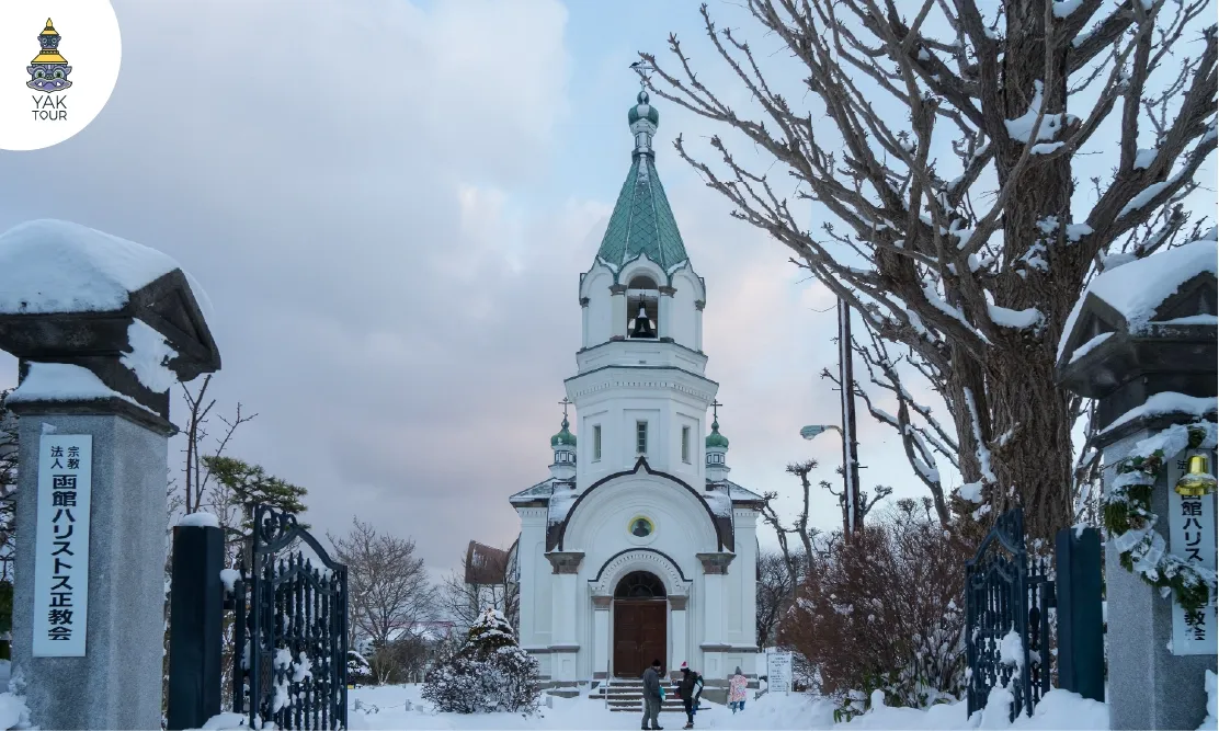  โบสถ์สไตล์ตะวันตกในย่านโมโตมาจิท่ามกลางบรรยากาศเงียบสงบในวันหิมะโปรย
