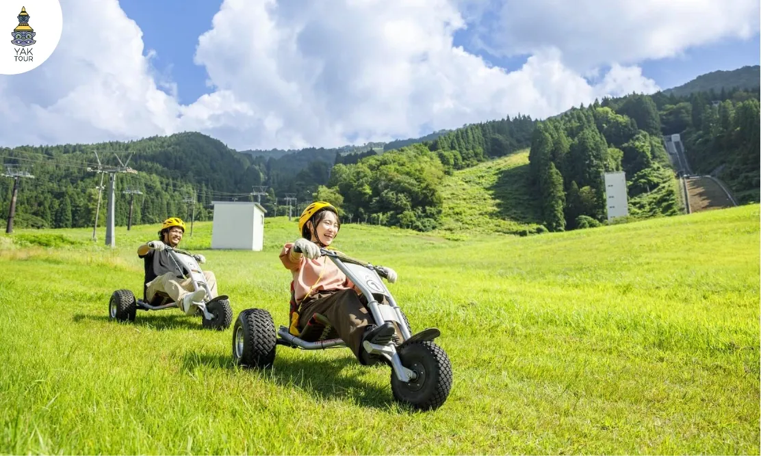 กิจกรรม Mountain Kart ขับซิ่งลงเขาตามเส้นทางธรรมชาติชมวิวทุ่งหญ้าสีเขียวของฮาคุบะ