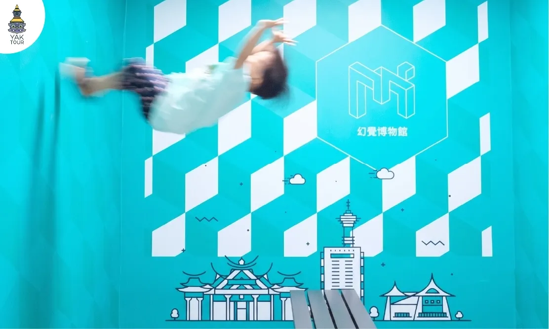 พิพิธภัณฑ์ภาพลวงตา Museum of Illusions กับห้องจัดแสดงลูกเล่นทางสายตาที่ทำให้ตัวละครดูเหมือนลอยตัวได้