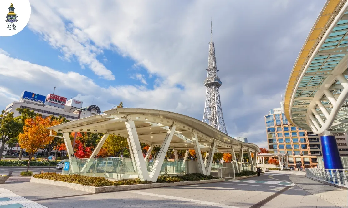 วิวหอคอยนาโกย่า ทีวี ทาวเวอร์ (Nagoya TV Tower) และ Oasis 21 ตอนกลางคืน