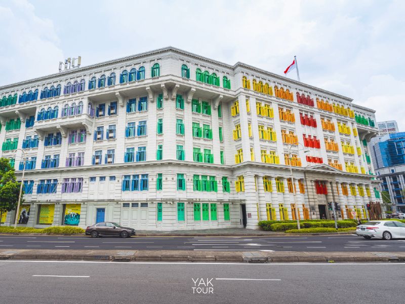 หน้าต่างสีรุ้งของตึก Old Hill Street Police Station สถาปัตยกรรมนีโอคลาสสิกในสิงคโปร์