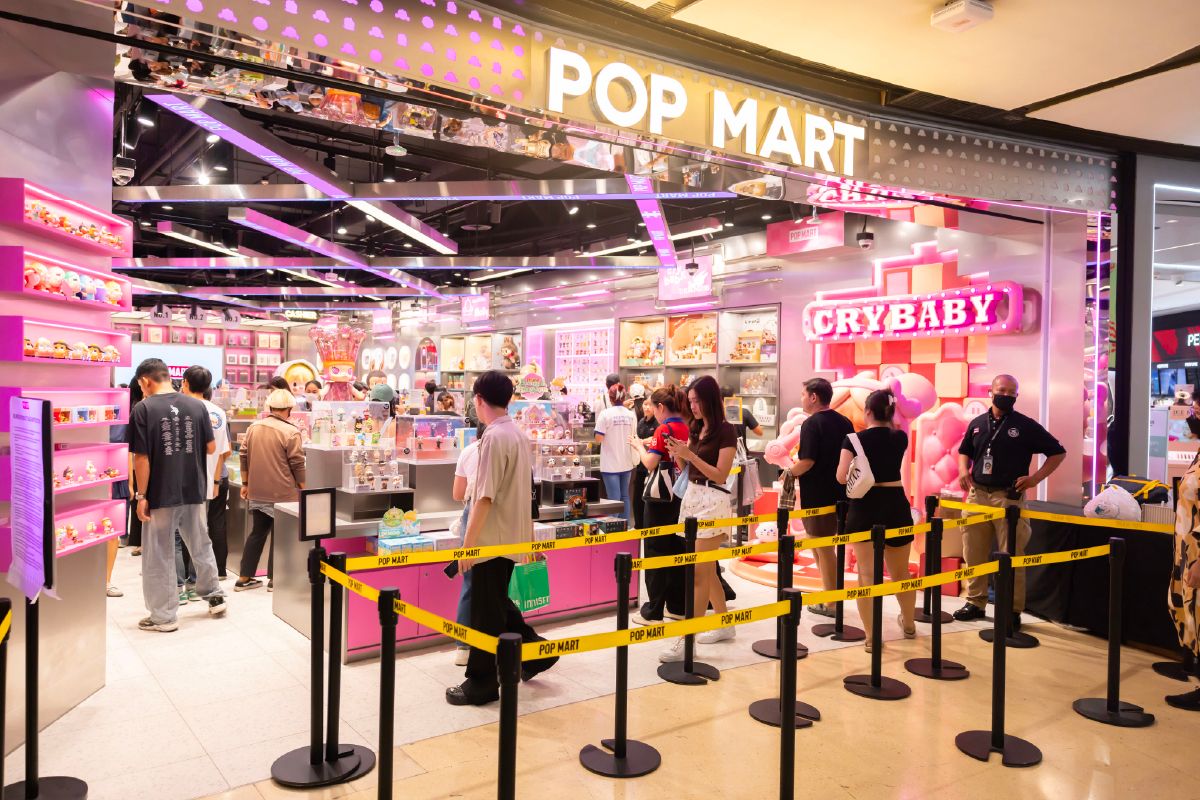 บรรยากาศร้านอาร์ตทอยสาขาในไทยจำหน่ายของเล่นสะสมชื่อดัง ณ ห้างสรรพสินค้าชั้นนำในกรุงเทพฯ