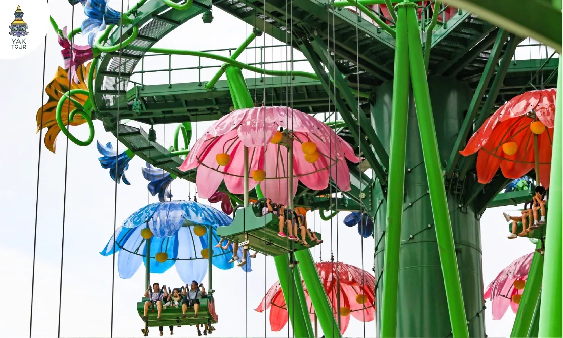 เครื่องเล่น Rainforest Drop Tower ในโซนป่าฝนจูไห่